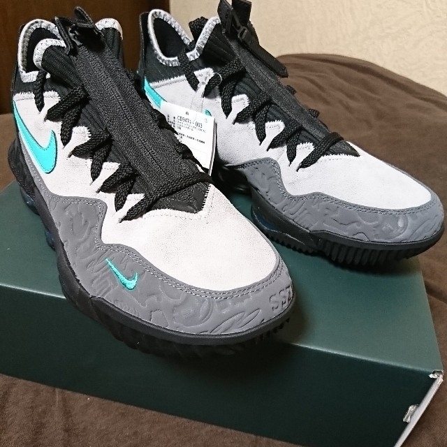 NIKE(ナイキ)の【新品未使用】 NIKE LEBEON 16 LOW atmos JADE メンズの靴/シューズ(スニーカー)の商品写真