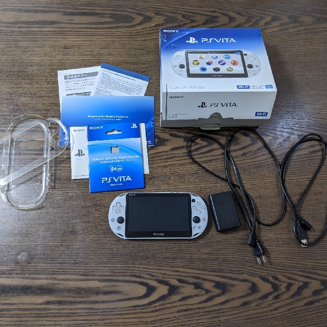 PSvita2000　Glacier White　64ギガ携帯用ゲーム機本体