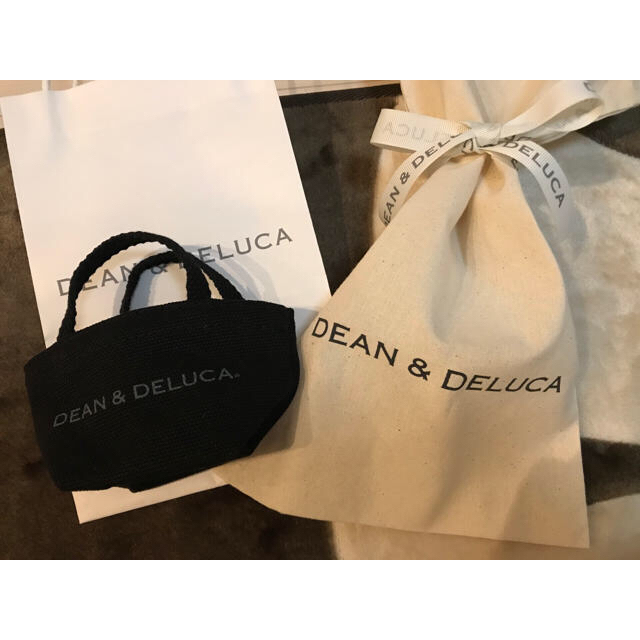 DEAN & DELUCA(ディーンアンドデルーカ)のDEAN & DELUCA  黒ミニバッグ袋付き インテリア/住まい/日用品のインテリア小物(小物入れ)の商品写真