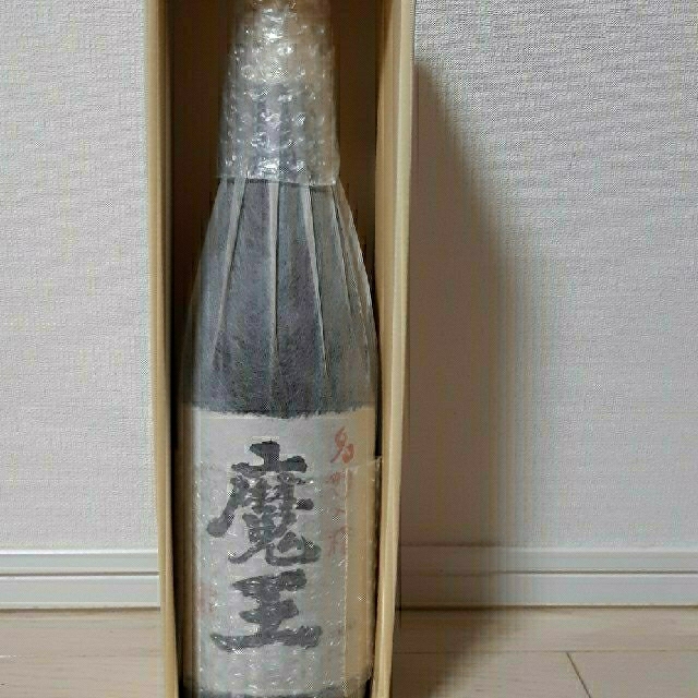 本格プレミア焼酎　魔王【 1800ml×1本】専用箱付 食品/飲料/酒の酒(焼酎)の商品写真