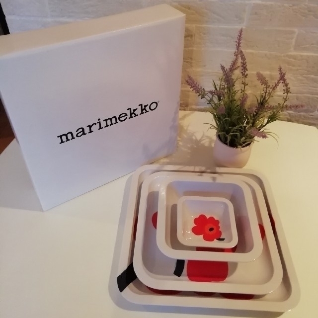 marimekko Red Unikkoプレートセット