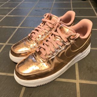 ナイキ(NIKE)のNIKE ナイキ エアフォース1  メタリックブロンズ　27cm(スニーカー)