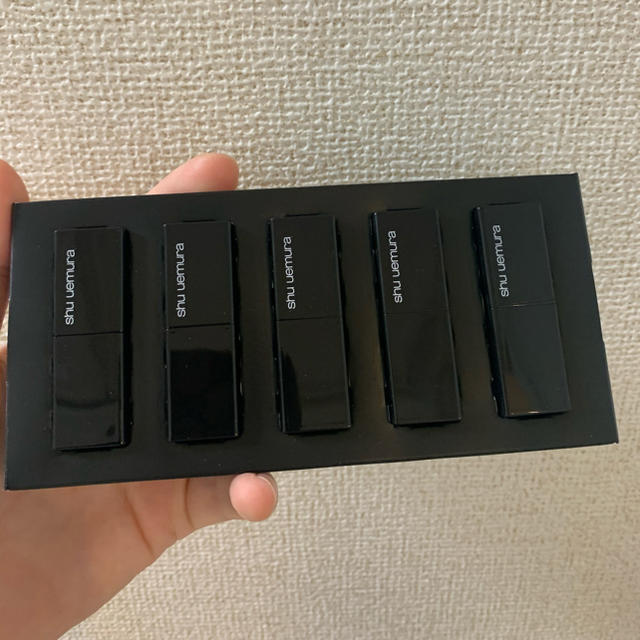 shu uemura(シュウウエムラ)のshu uemura リップ　ピカチュウ コスメ/美容のベースメイク/化粧品(リップグロス)の商品写真