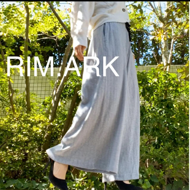 RIM.ARK(リムアーク)のリムアーク　ワイドリブニットパンツ　グレー レディースのパンツ(カジュアルパンツ)の商品写真