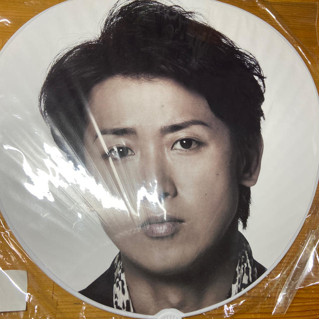 嵐(アラシ)の嵐　LOVE 大野智うちわ エンタメ/ホビーのタレントグッズ(男性タレント)の商品写真