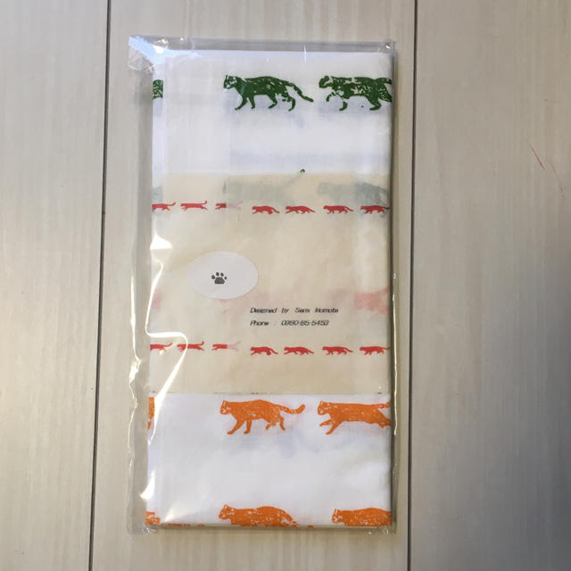 西表島　イリオモテヤマネコ手拭い レディースのファッション小物(ハンカチ)の商品写真