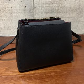 ザラ(ZARA)のZARA ブラック　ショルダーバッグ(ショルダーバッグ)