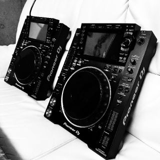 パイオニア(Pioneer)のPioneerDj CDJ-2000nxs2 中古２台セット(CDJ)