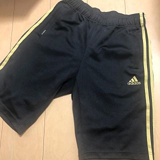 アディダス(adidas)のズボン(ショートパンツ)