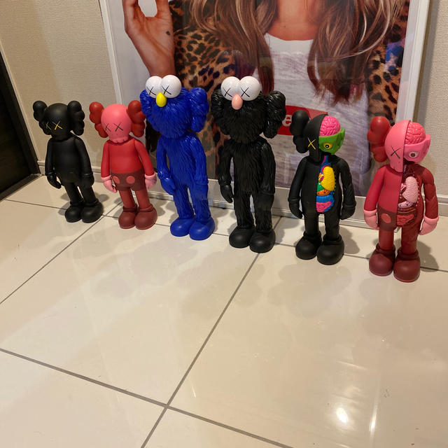 kaws  supremeおもちゃ