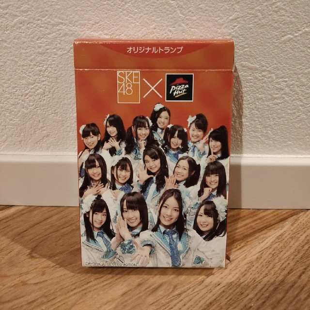 SKE48(エスケーイーフォーティーエイト)の【未使用】SKE48×Pizza Hut トランプ エンタメ/ホビーのタレントグッズ(アイドルグッズ)の商品写真