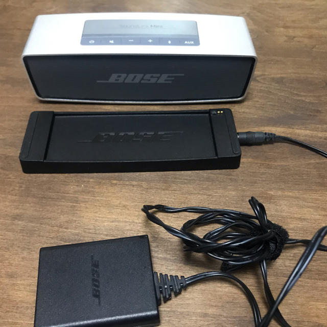 BOSE(ボーズ)のBOSE SoundLinkMini 初代機 スマホ/家電/カメラのオーディオ機器(スピーカー)の商品写真