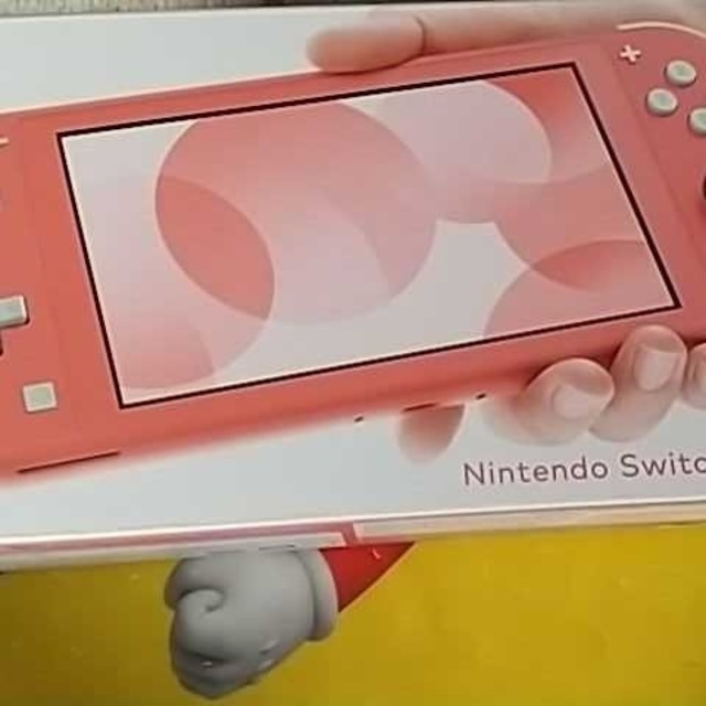 Nintendo SwitchLite コーラルピンク