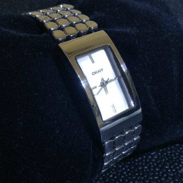 DKNY(ダナキャランニューヨーク)の電池交換済 DKNY クオーツウォッチ レディースのファッション小物(腕時計)の商品写真