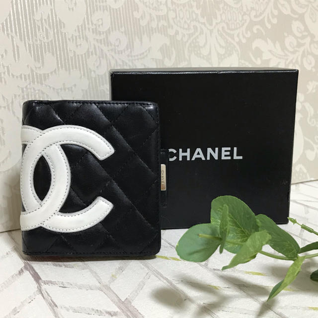 CHANEL(シャネル)のCHANEL カンボンライン　がま口付き二つ折り財布 （黒×白）  レディースのファッション小物(財布)の商品写真