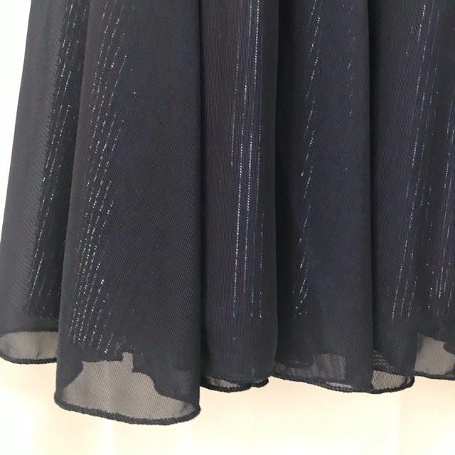 社交ダンス フレアスカート  黒×シルバー ストライプ　セミロング レディースのスカート(ロングスカート)の商品写真