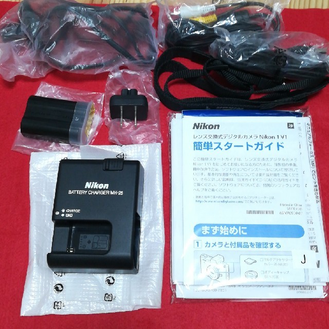 Nikon(ニコン)のニコン　ニコン1　V1　ボディ　ミラーレス一眼カメラ スマホ/家電/カメラのカメラ(ミラーレス一眼)の商品写真