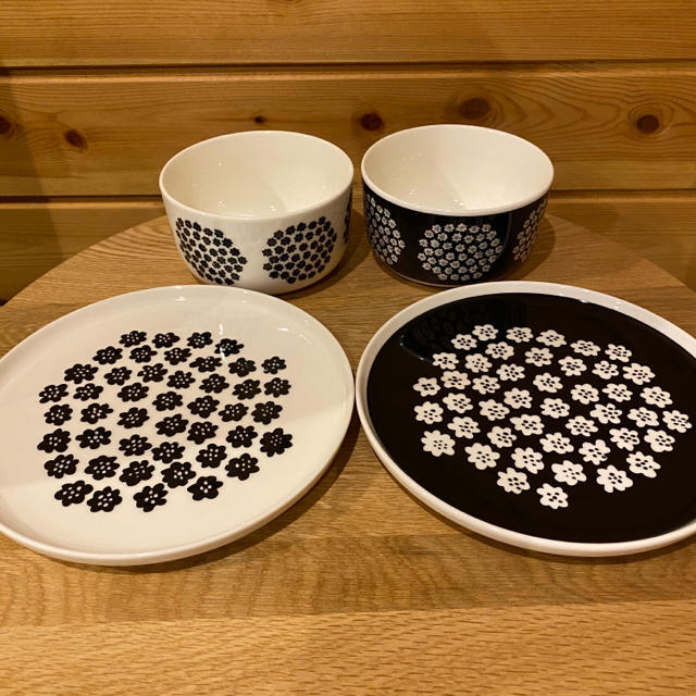 marimekko(マリメッコ)の新品 未使用 ♪ マリメッコ プケッティ ボウル&プレート 4つセット インテリア/住まい/日用品のキッチン/食器(食器)の商品写真