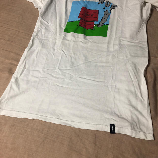 HUF(ハフ)のHUF 半袖　Tシャツ　スヌーピーパロディ　Mサイズ メンズのトップス(Tシャツ/カットソー(半袖/袖なし))の商品写真