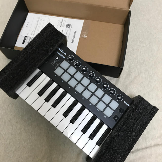 ☆ほぼ新品☆ MIDIキーボード【25鍵盤】 楽器のDTM/DAW(MIDIコントローラー)の商品写真