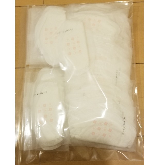 西松屋(ニシマツヤ)の母乳パッド　32枚 キッズ/ベビー/マタニティの洗浄/衛生用品(母乳パッド)の商品写真
