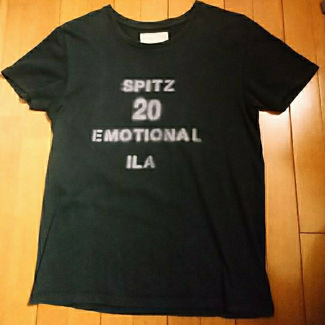 ila(アイラ)の【スピッツ×ILA】スピッツTシャツ【20周年】 エンタメ/ホビーのタレントグッズ(ミュージシャン)の商品写真