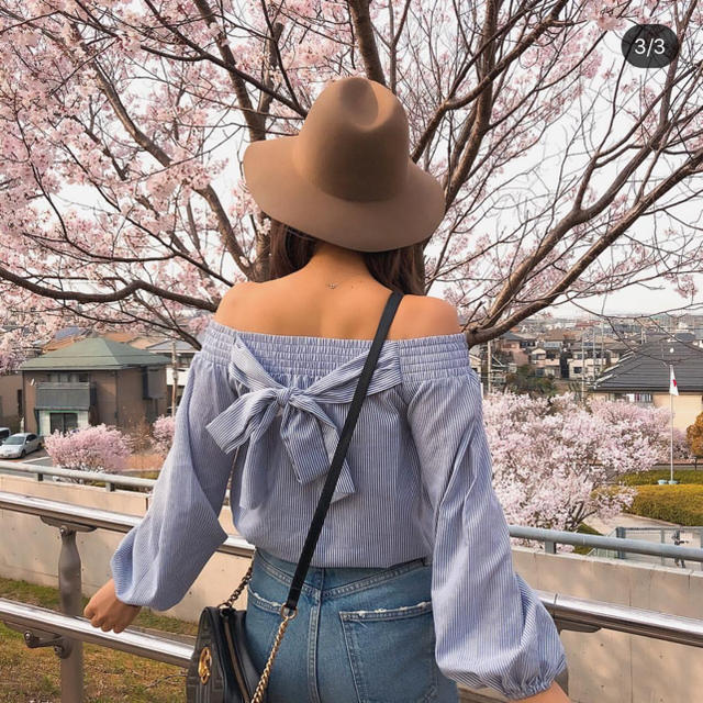GYDA(ジェイダ)のGYDA / バックリボンオフショルシャツ レディースのトップス(シャツ/ブラウス(長袖/七分))の商品写真