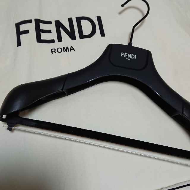 FENDI(フェンディ)のケリー様専用‼️フェンディのカバーとハンガーとCHANELのカタログ レディースのファッション小物(その他)の商品写真