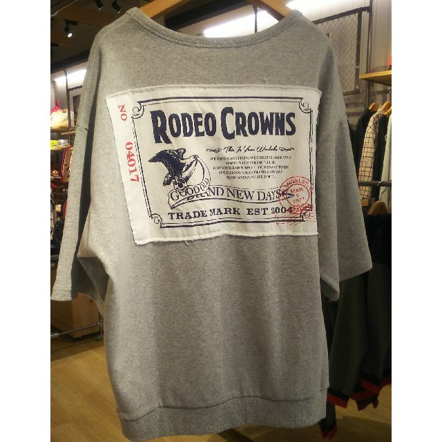 RODEO CROWNS WIDE BOWL(ロデオクラウンズワイドボウル)の新品未使用 グレー レディースのトップス(Tシャツ(半袖/袖なし))の商品写真