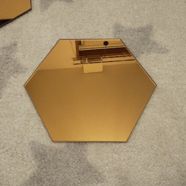 IKEA(イケア)の値下げ☆IKEA六角形ブロンズミラー4枚セット インテリア/住まい/日用品のインテリア小物(壁掛けミラー)の商品写真