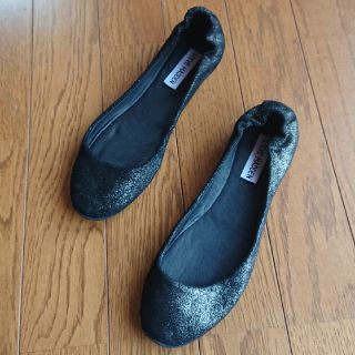 スティーブマデン(Steve Madden)のｽﾃｨｰﾌﾞﾏﾃﾞﾝ 本革ﾚｻﾞｰ踵ｷﾞｬｻﾞｰﾌﾗｯﾄﾊﾟﾝﾌﾟｽ黒ﾗﾒ 新品(バレエシューズ)