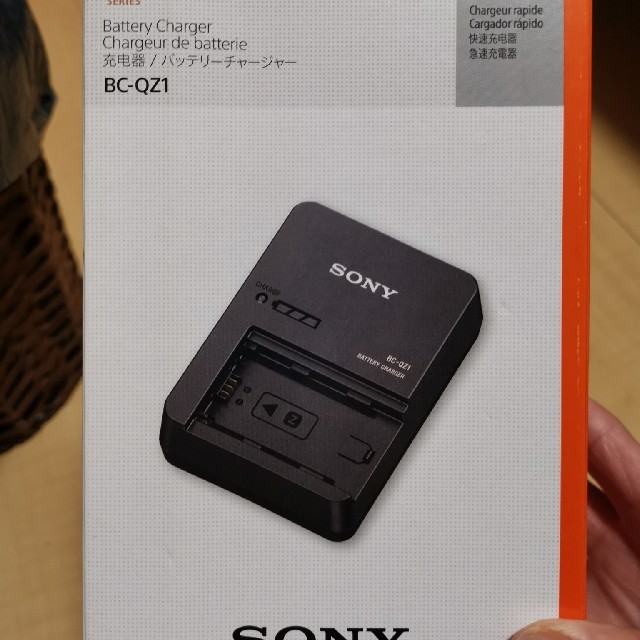 SONY(ソニー)のBC-QZ1　ソニー　α7ⅲ スマホ/家電/カメラのカメラ(ミラーレス一眼)の商品写真