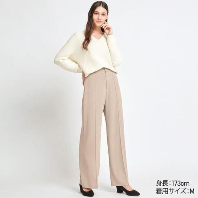 UNIQLO(ユニクロ)のユニクロ　ハイウエストドレープワイドストレートパンツ　ベージュ　Ⅿ レディースのパンツ(その他)の商品写真