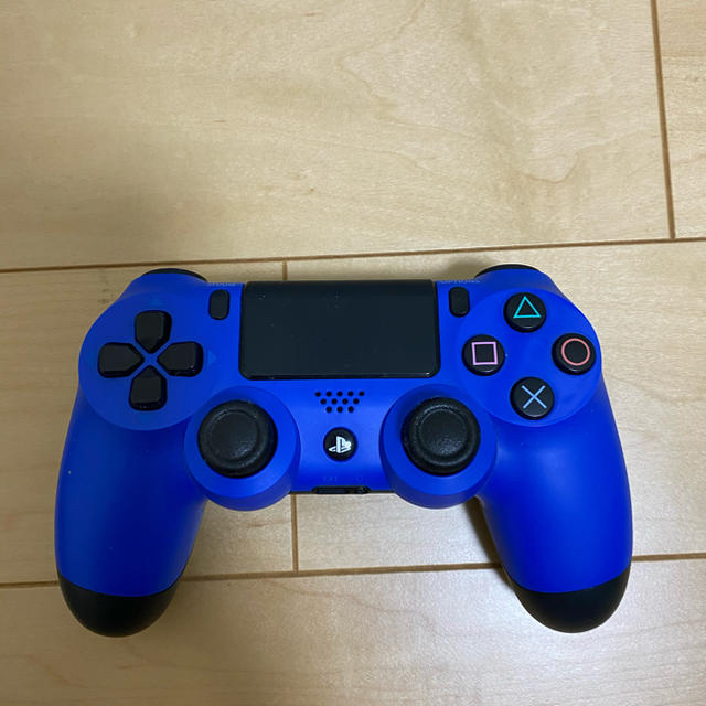 PlayStation4(プレイステーション4)のplaystation4 本体  CUH-2200B エンタメ/ホビーのゲームソフト/ゲーム機本体(家庭用ゲーム機本体)の商品写真