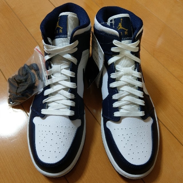 AIR JORDAN 1 MID ホワイト×ネイビー