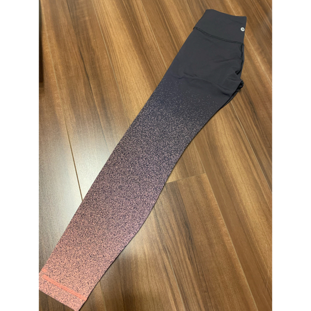 lululemon(ルルレモン)のルルレモン Wunder Under 28" レア柄 新品 スポーツ/アウトドアのトレーニング/エクササイズ(ヨガ)の商品写真