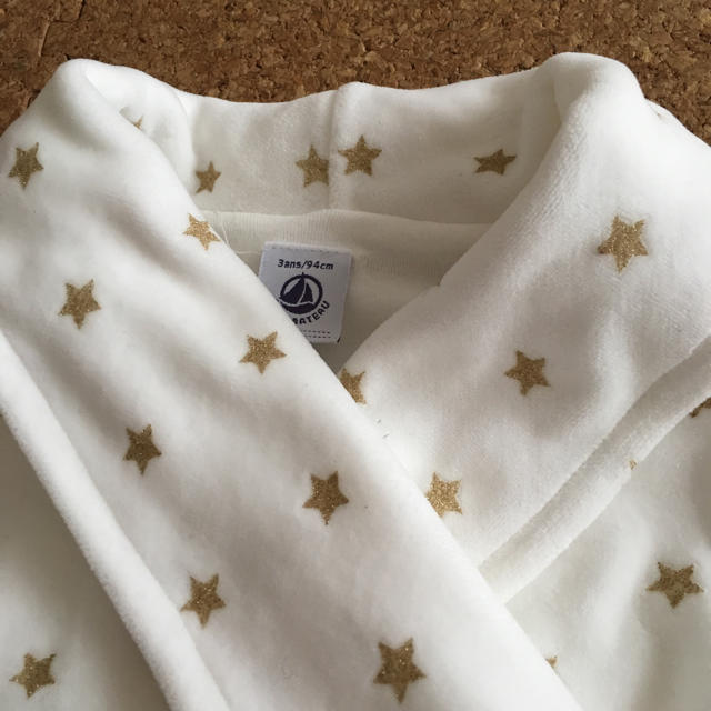 PETIT BATEAU(プチバトー)のプチバトー 星ガウン キッズ/ベビー/マタニティのキッズ服女の子用(90cm~)(カーディガン)の商品写真