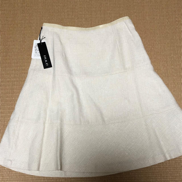 dinos(ディノス)の白スカート　シルク入り レディースのスカート(ひざ丈スカート)の商品写真