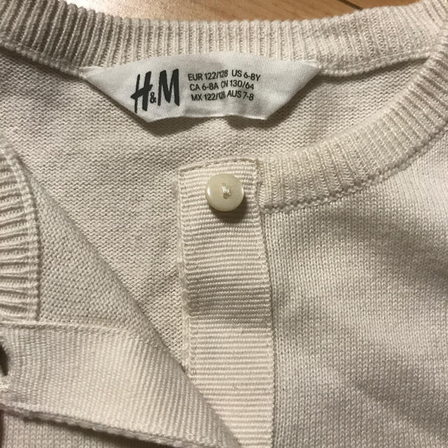 H&M(エイチアンドエム)のH&M  肩フリル　カーディガン　120 キッズ/ベビー/マタニティのキッズ服女の子用(90cm~)(カーディガン)の商品写真