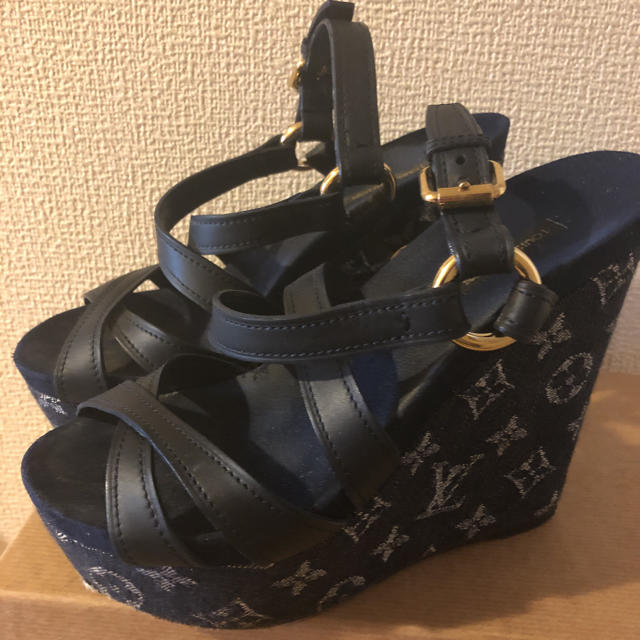 LOUIS VUITTON(ルイヴィトン)の週末限定値下げ ルイヴィトン サンダル レディースの靴/シューズ(サンダル)の商品写真