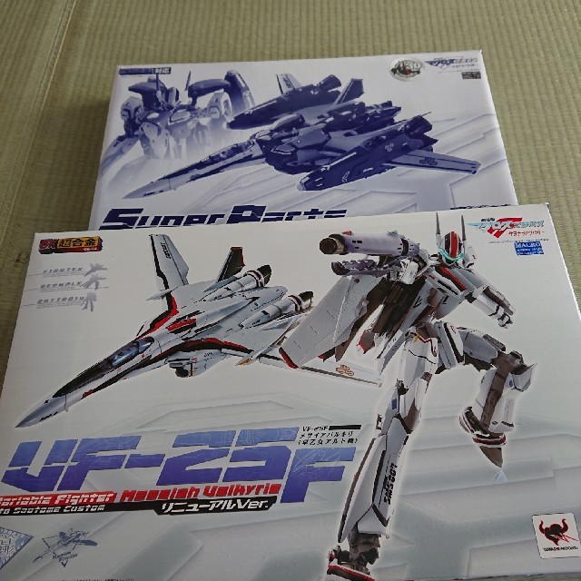 BANDAI(バンダイ)のDX超合金 超合金 マクロス VF-25 エンタメ/ホビーのフィギュア(アニメ/ゲーム)の商品写真