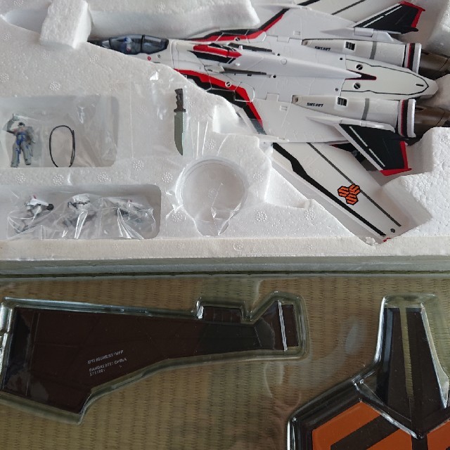 BANDAI(バンダイ)のDX超合金 超合金 マクロス VF-25 エンタメ/ホビーのフィギュア(アニメ/ゲーム)の商品写真