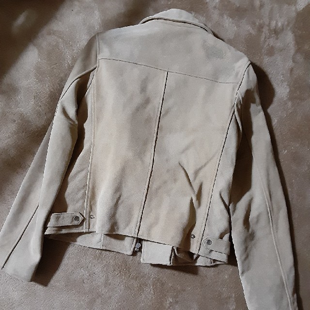Ungrid(アングリッド)のアングリッド UNGRID ライダースジャケット  ベージュ　スエード レディースのジャケット/アウター(ライダースジャケット)の商品写真