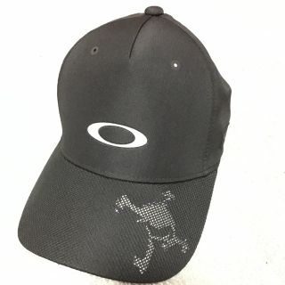 オークリー(Oakley)の【美品】オークリー　ゴルフ用キャップ(キャップ)