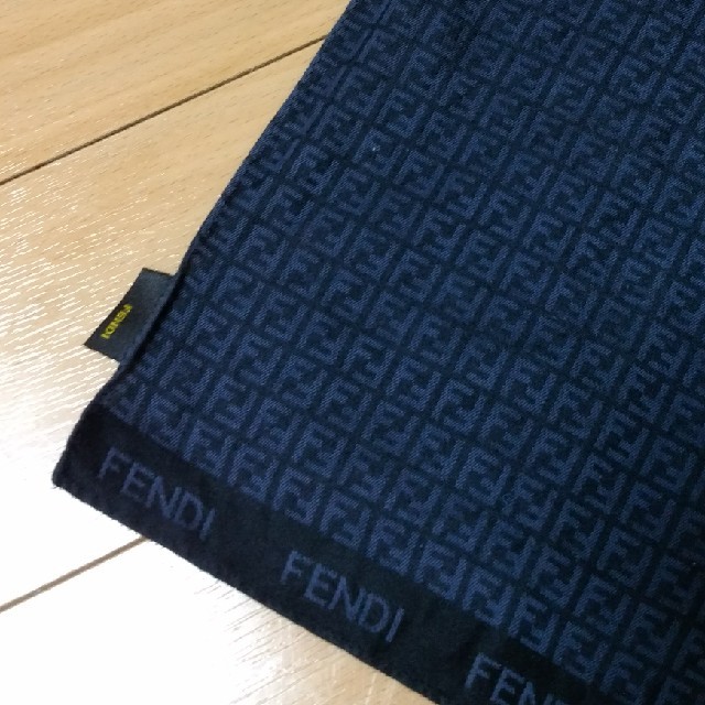 FENDI(フェンディ)のフェンディ　ハンカチ　中古 メンズのファッション小物(ハンカチ/ポケットチーフ)の商品写真