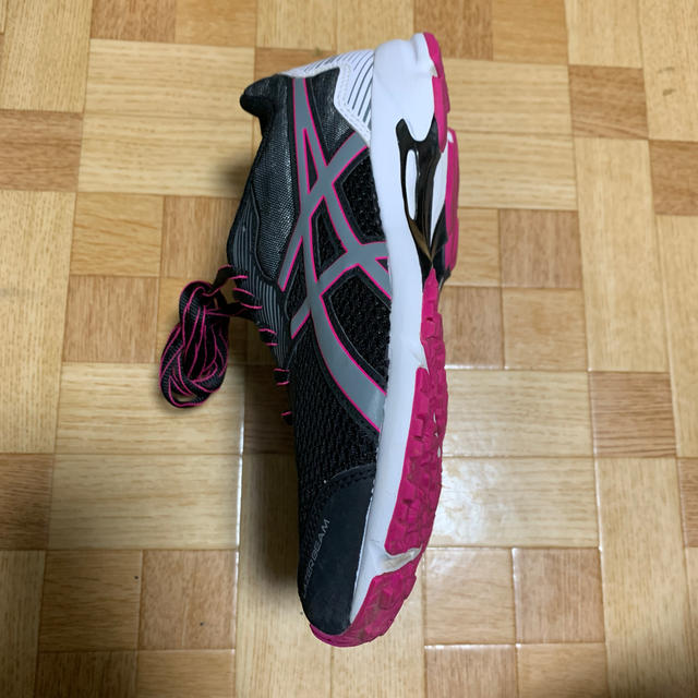 asics(アシックス)のアシックス　スニーカー　23.5cm キッズ/ベビー/マタニティのキッズ靴/シューズ(15cm~)(スニーカー)の商品写真