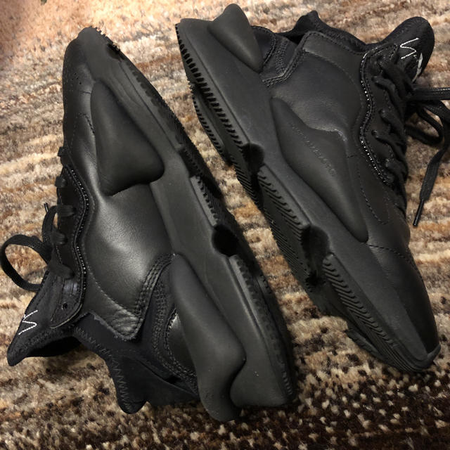 Y-3(ワイスリー)の4/5まで 今期 y-3yohjiyamamoto kaiwaスニーカー23.5 レディースの靴/シューズ(スニーカー)の商品写真