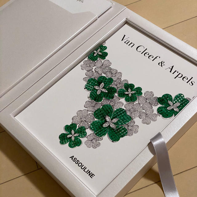 Van Cleef & Arpels(ヴァンクリーフアンドアーペル)のヴァンクリーフ&アーペル　カタログ レディースのアクセサリー(その他)の商品写真