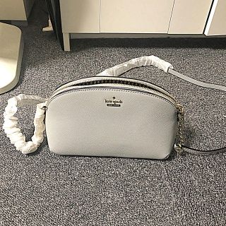 ケイトスペードニューヨーク(kate spade new york)の新品　ケイトスペード　ショルダーバッグ　グレー(ショルダーバッグ)