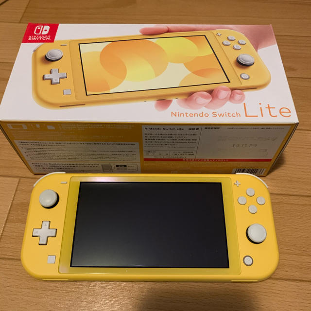 Nintendo Switch(ニンテンドースイッチ)の送料込　Nintendo Switch Lite イエロー エンタメ/ホビーのゲームソフト/ゲーム機本体(家庭用ゲーム機本体)の商品写真